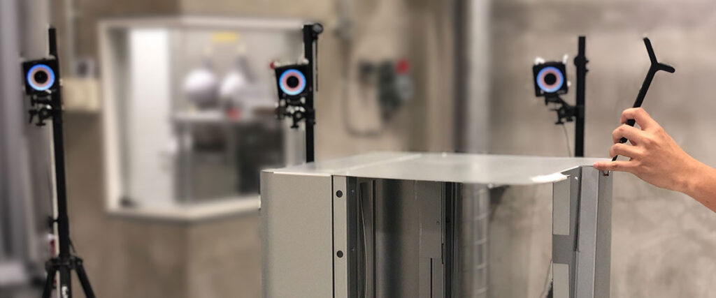 大型ワークの測定工数を50%削減。ポータブル三次元測定機「SKYCOM TOUCH」が実現する現場完結型の品質管理