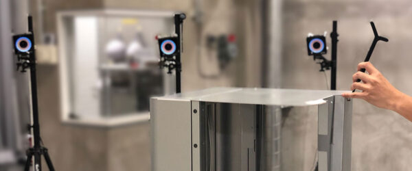 大型ワークの測定工数を50%削減。ポータブル三次元測定機「SKYCOM TOUCH」が実現する現場完結型の品質管理
